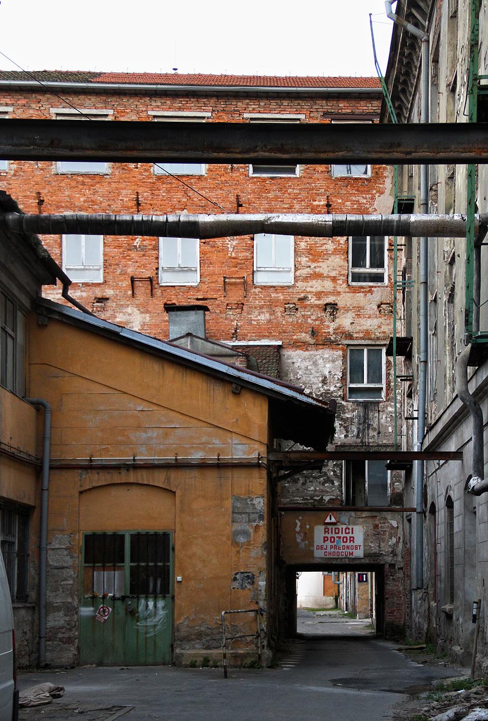 Řidiči pozor. Dej přednost chodcům!