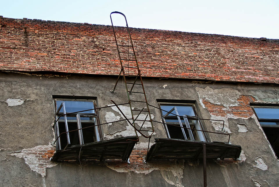 Některé cesty slouží pouze těm nejodvážnějším…