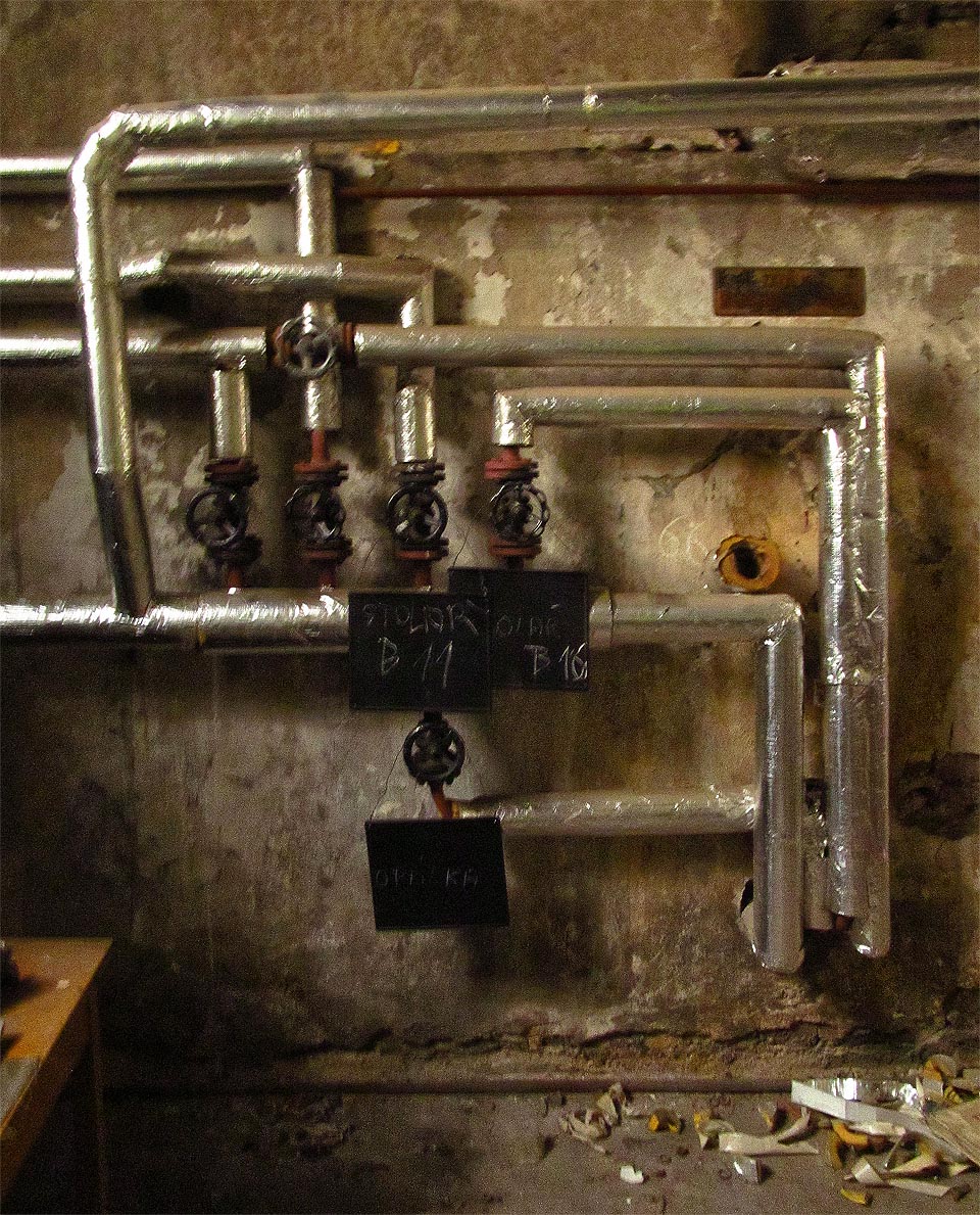 Jedna z centrálních kotelen ve vniřním bloku areálu.