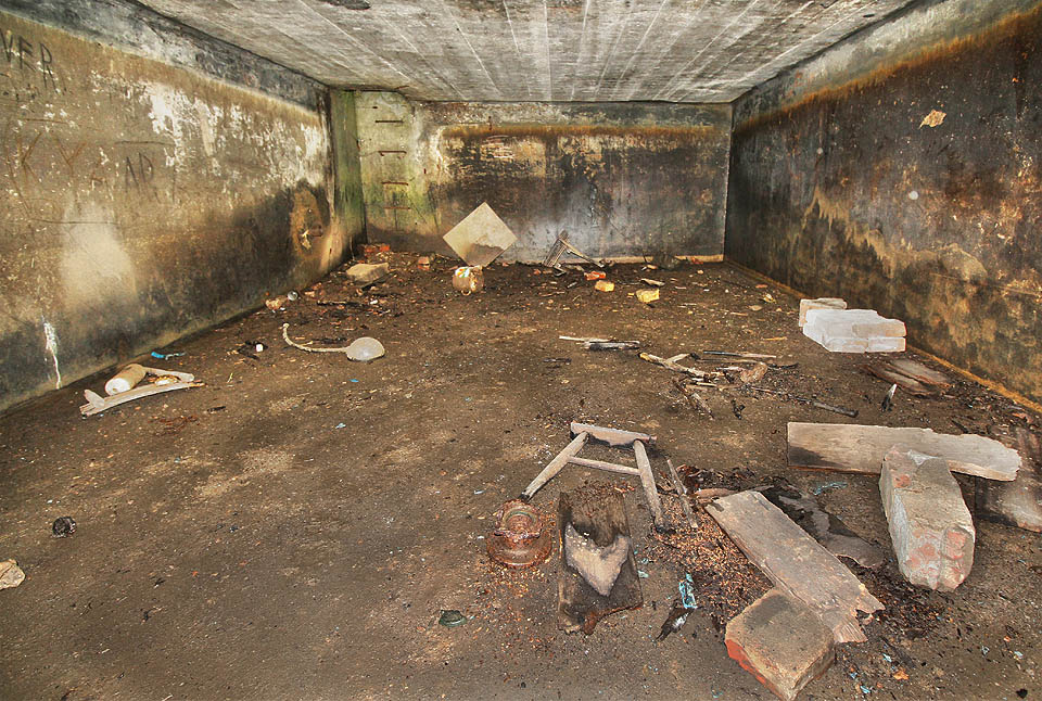 Tak vypadá hlavní nádrž vodojemu, která kromě kostí a odpadků neobsahuje prakticky nic…