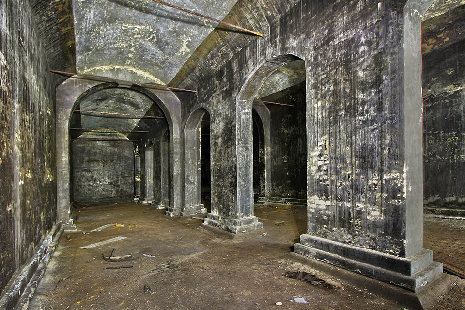 Nejhezčí stavby jsou ty, které nikdo nestavěl pro obdiv tisíců očí a přesto do nich vetknul přirozenou, technickou krásu. Čistota užité a precizní architektury.