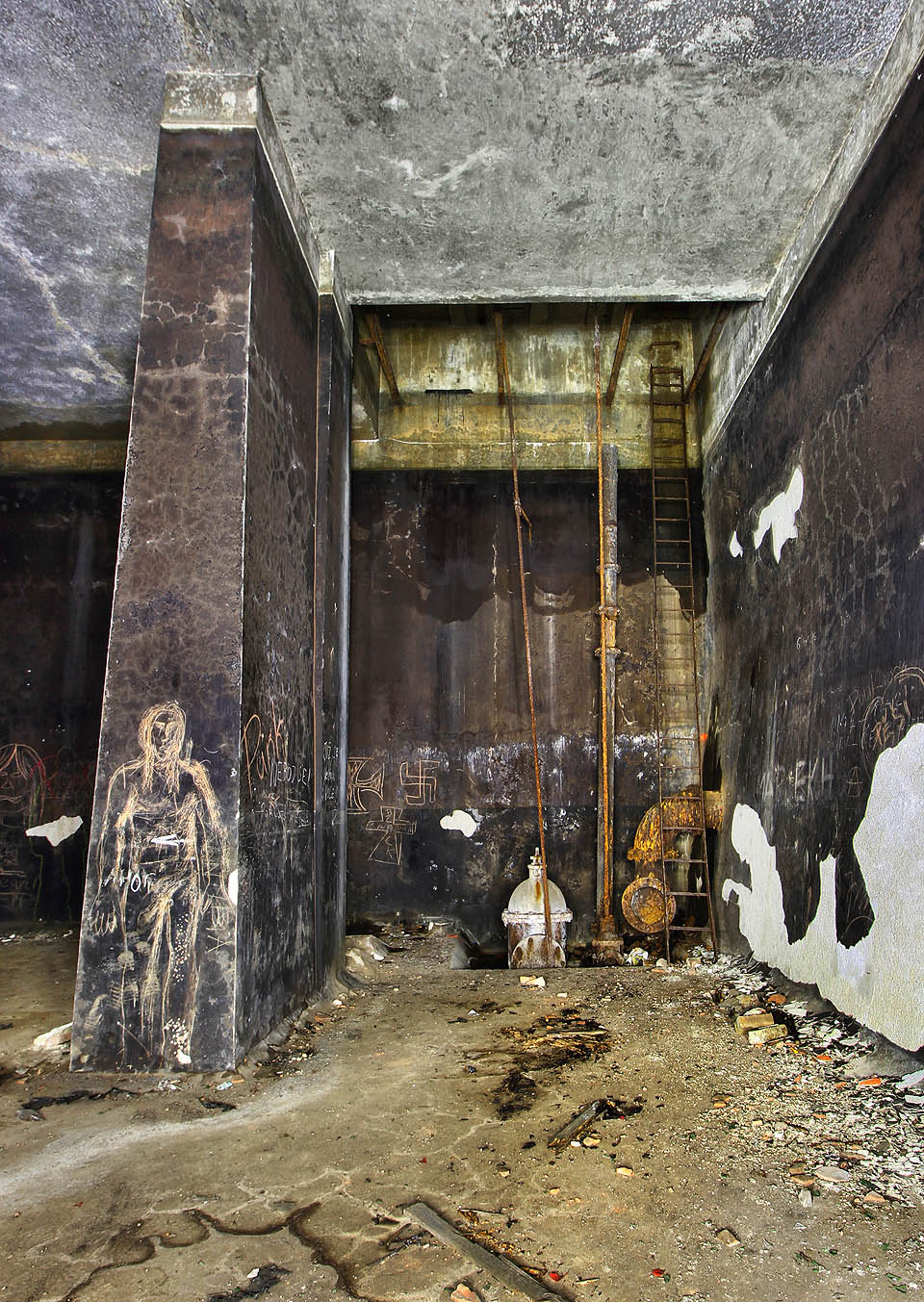 Vstupní šachta a žebřík vedoucí do „zkrášleného“ mladšího špilberského vodojemu.