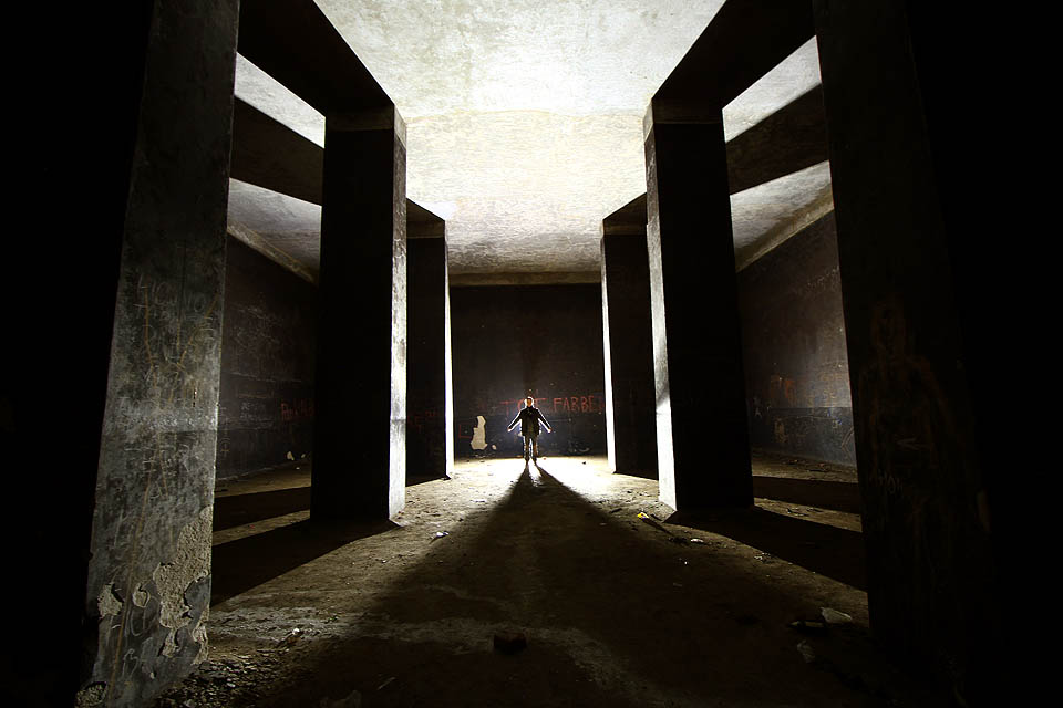 Podzemní nádrže skýtají také spíše futuristické pohledy. Takové malé světlo na konci vodojemu.