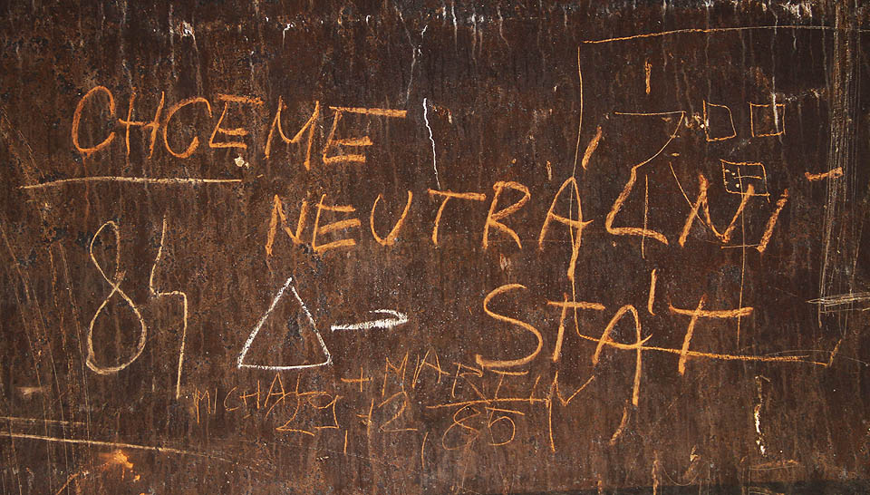 1984: Chceme neutrální stát. No dobrá - k ušlechtilému požadavku se přidáváme.