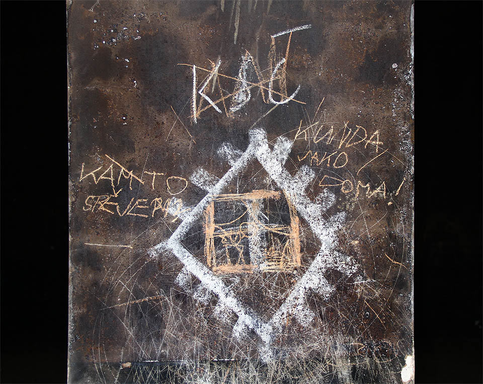 Kam to spějem? Uměl by už dnes autor nápisu na svou 30 let starou otázku odpovědět?