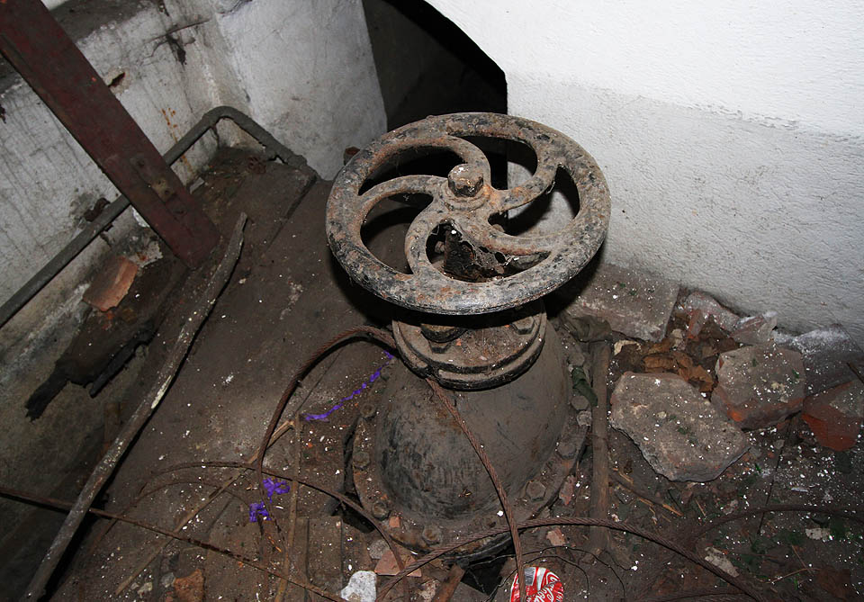 Až se Prigl provalí, nebudeme zófalí, nebudeme ztrácet čas, nahrnem se na Špilas. Do vodojemu samozřejmě.