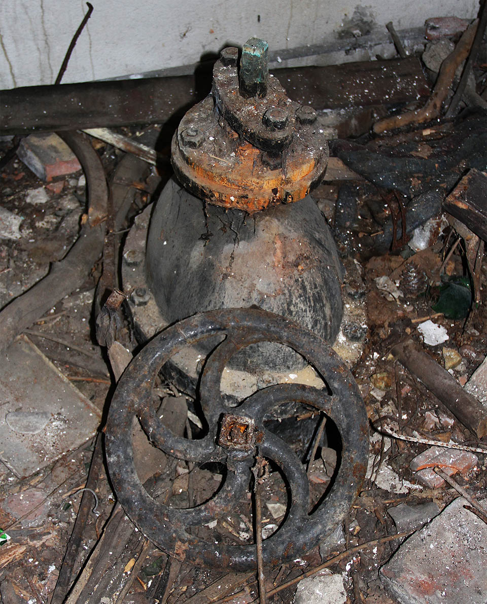 Poslední vodař ventil utáhl tak silně, až ho dokonale strhnul.