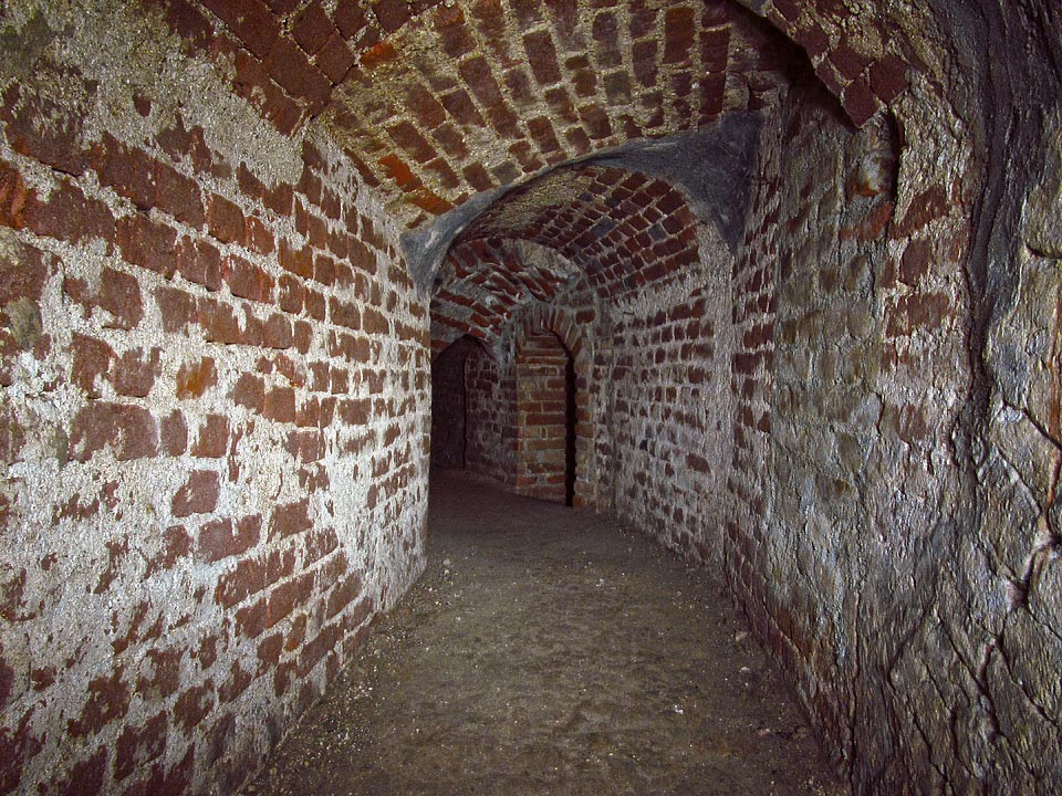 Cesta na druhou stranu je ale volná (pohled zpátky).