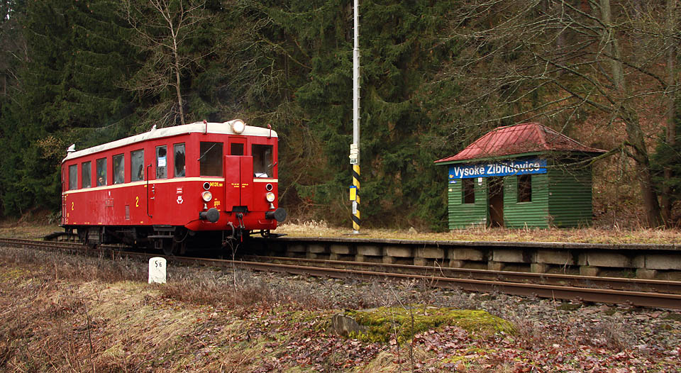 Motorové vozy řady M131 zajišťovaly dopravu mezi Hanušovicemi a Starým Městem řadu let.