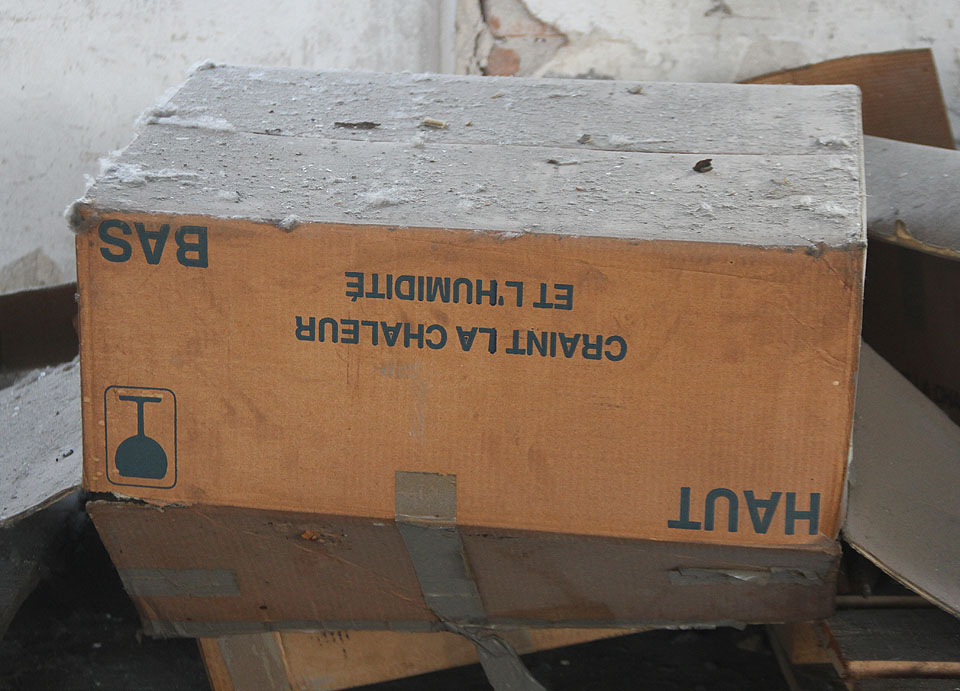 Místní dělníci zřejmě nedávali v hodinách francouzštiny pozor!