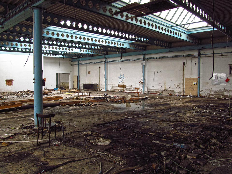 Za socializmu se továrna dál rozvíjela. Přistavěno bylo několik ocelových hal lehké konstrukce.