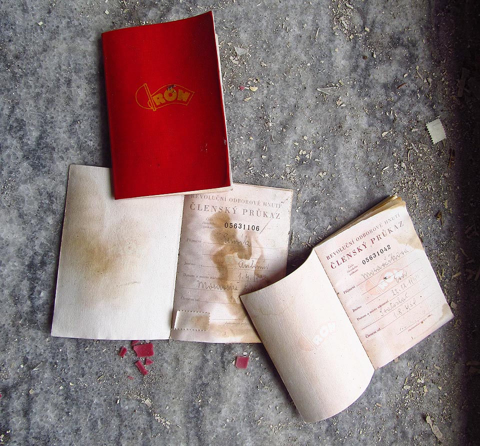 Členské průkazy Revolučního odborového hnutí - dnes už víceméně vzácnost. V zájmu ochrany osobních údajů se zdržíme zveřejňování podrobností.