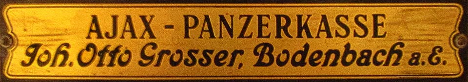 Trezor v ředitelské pracovně se nám po dobrém otevřít nepodařilo. Po zlém to zkoušel až někdo po nás.