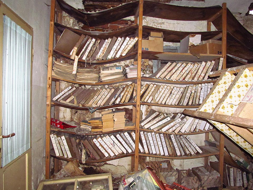 Tak nějak si představuji tovární archiv z pořádné industriální pohádky na dobrou noc.