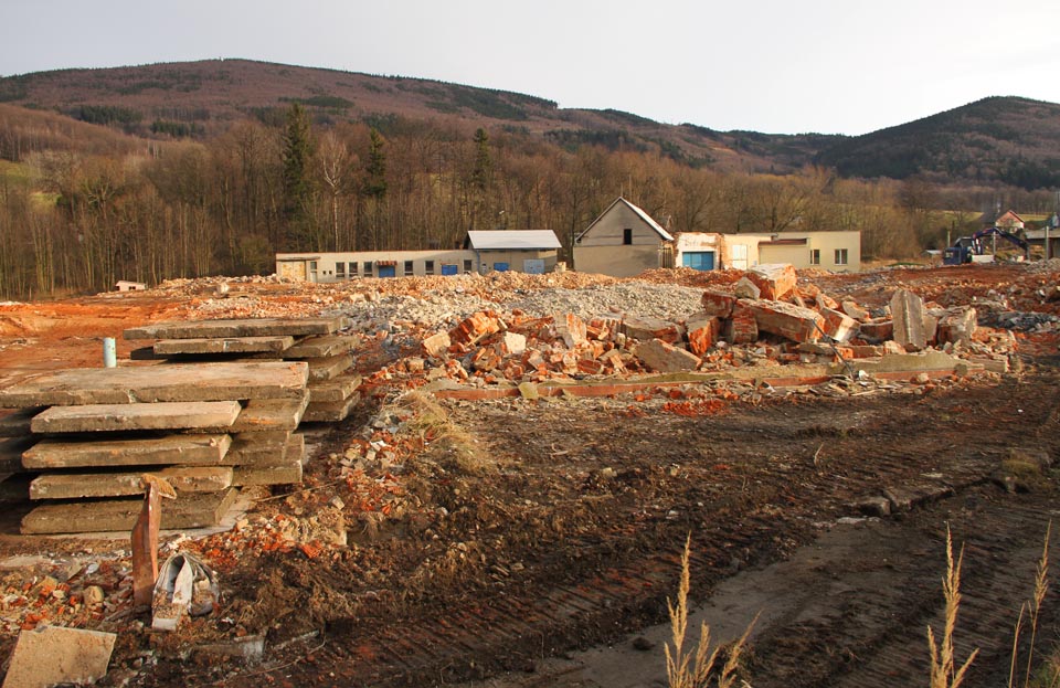 O deset měsíců později již z Moravolnu/Zlatexu nezbývá prakticky nic.