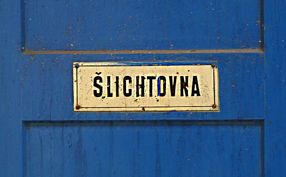 Provoz s úsměvným názvem sloužil k vylepšení kvality osnovních nití před tkaním, aby měly větší pevnost v následujících procesech. V místní šlichtovně se napouštěly nejspíše roztokem škrobu.